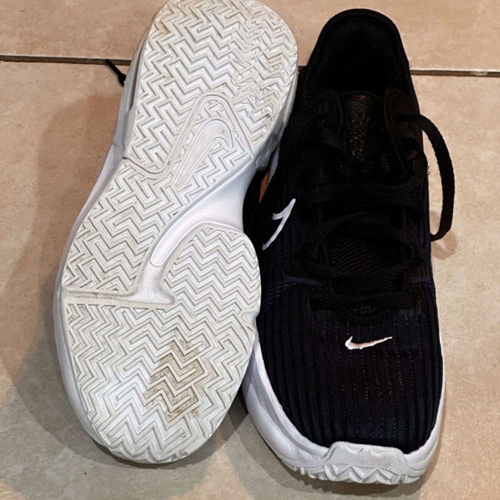 Nike Lebrons Witness 6 - Youth Basketball Sneakers - Picture 5 of 9